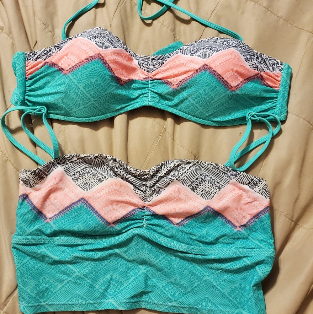 2 Eidon Bikini Tops L